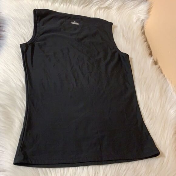 Under Armour Black V-Neck Tank Size Medium - Picture 11 of 11